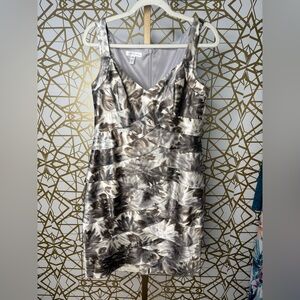 New London Times Dress Sz 10 Sleeveless Tiered Ruffle Silky Sheath